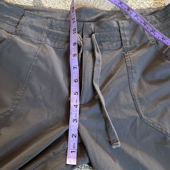 All cool fit Cargo Cropped Pants in grey size M EUC - Picture 8 of 9